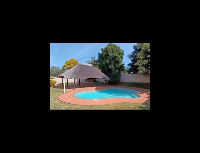 2 BEDROOM TOWNHOUSE FOR SALE IN KINGSVIEW EXT 1